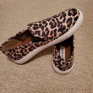 Steve madden slip on shoes